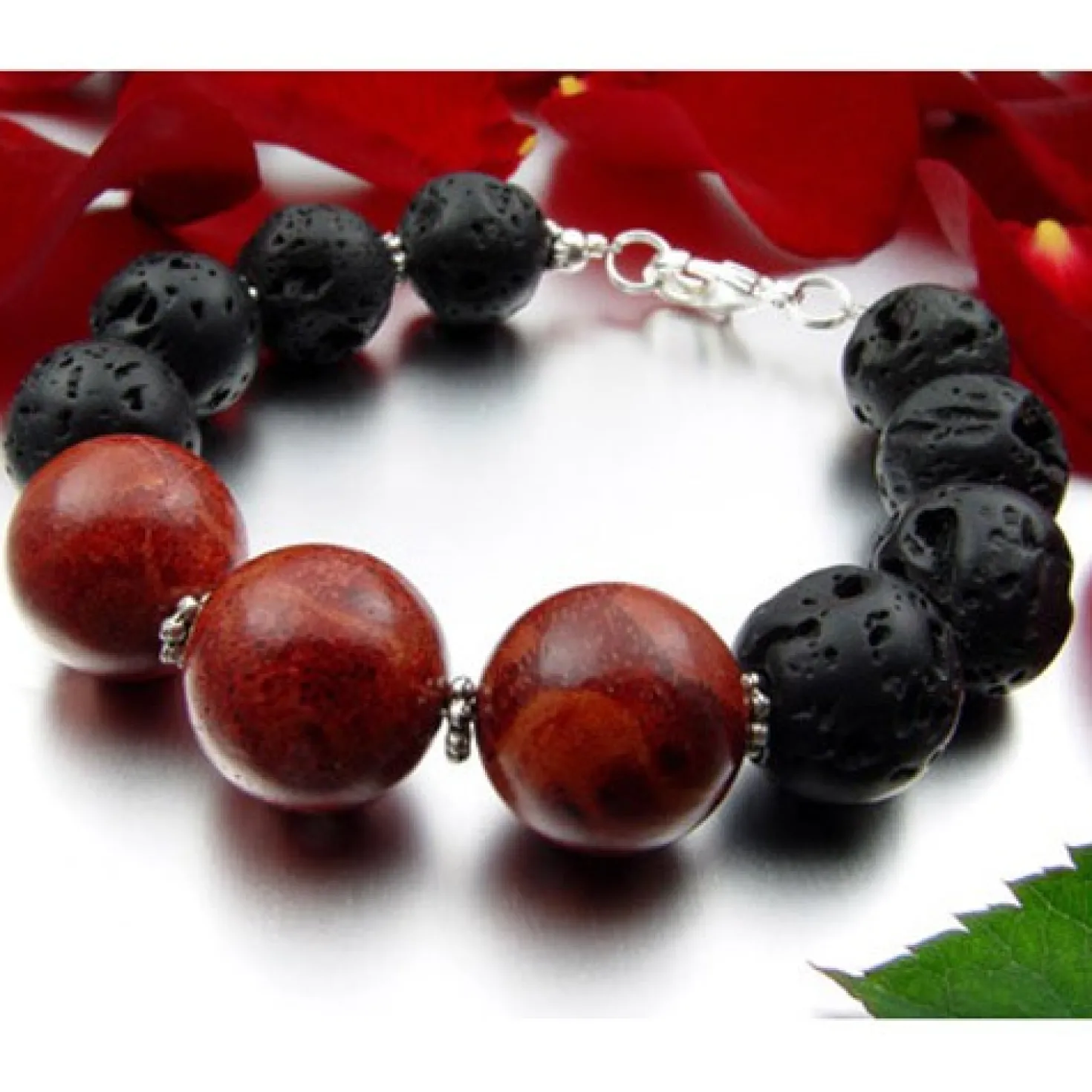 Armband aus Korale Schaumkoralle Lava mit Poren 925 Silber schwarz rot