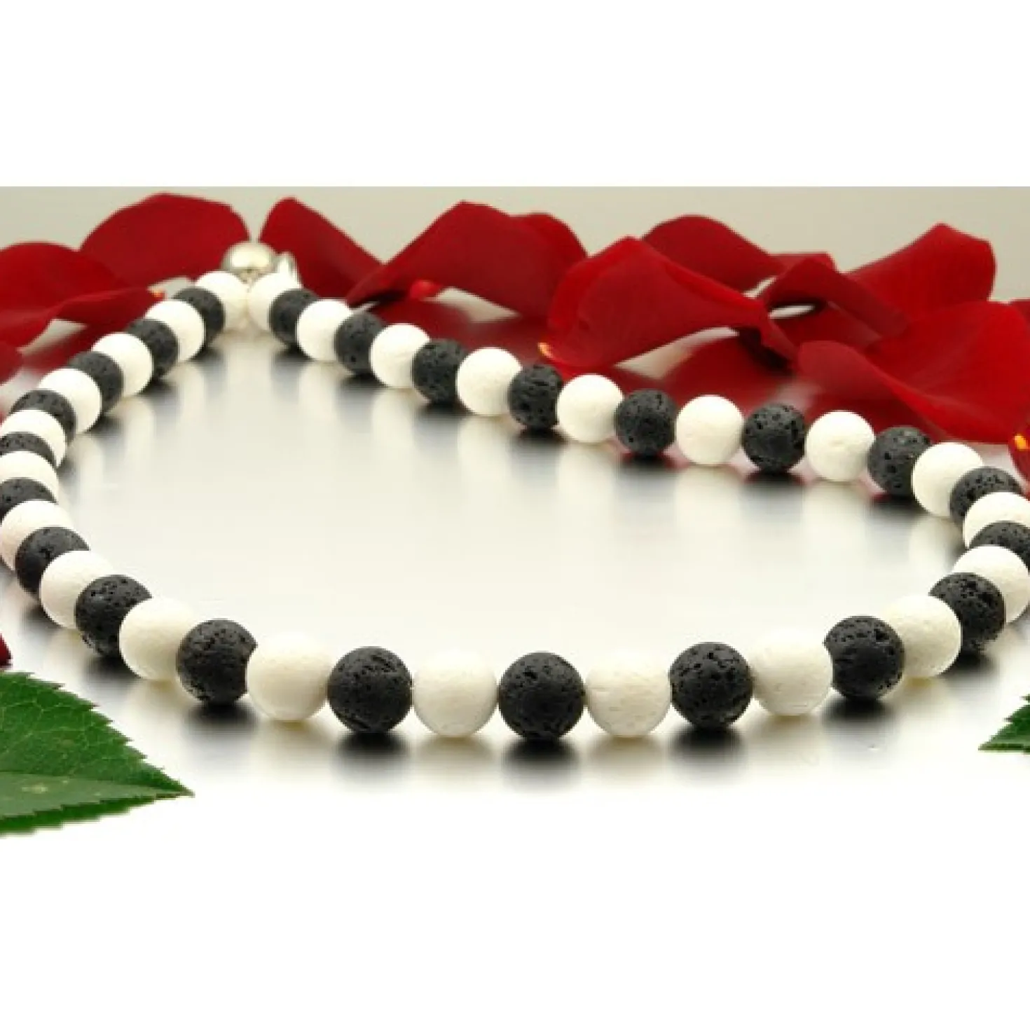Kette Collier aus Lava & Koralle schwarz weiß, Halskette Damen
