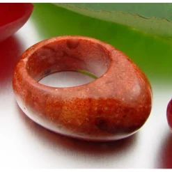 Ring aus Schaumkoralle mit Wölbung, Massiv, Breite ca. 12.5mm, rot