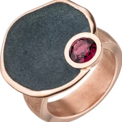 Ring mit rotem Rhodolith flache Ebene teiloxydiert 925 Silber Rotgold vergoldet